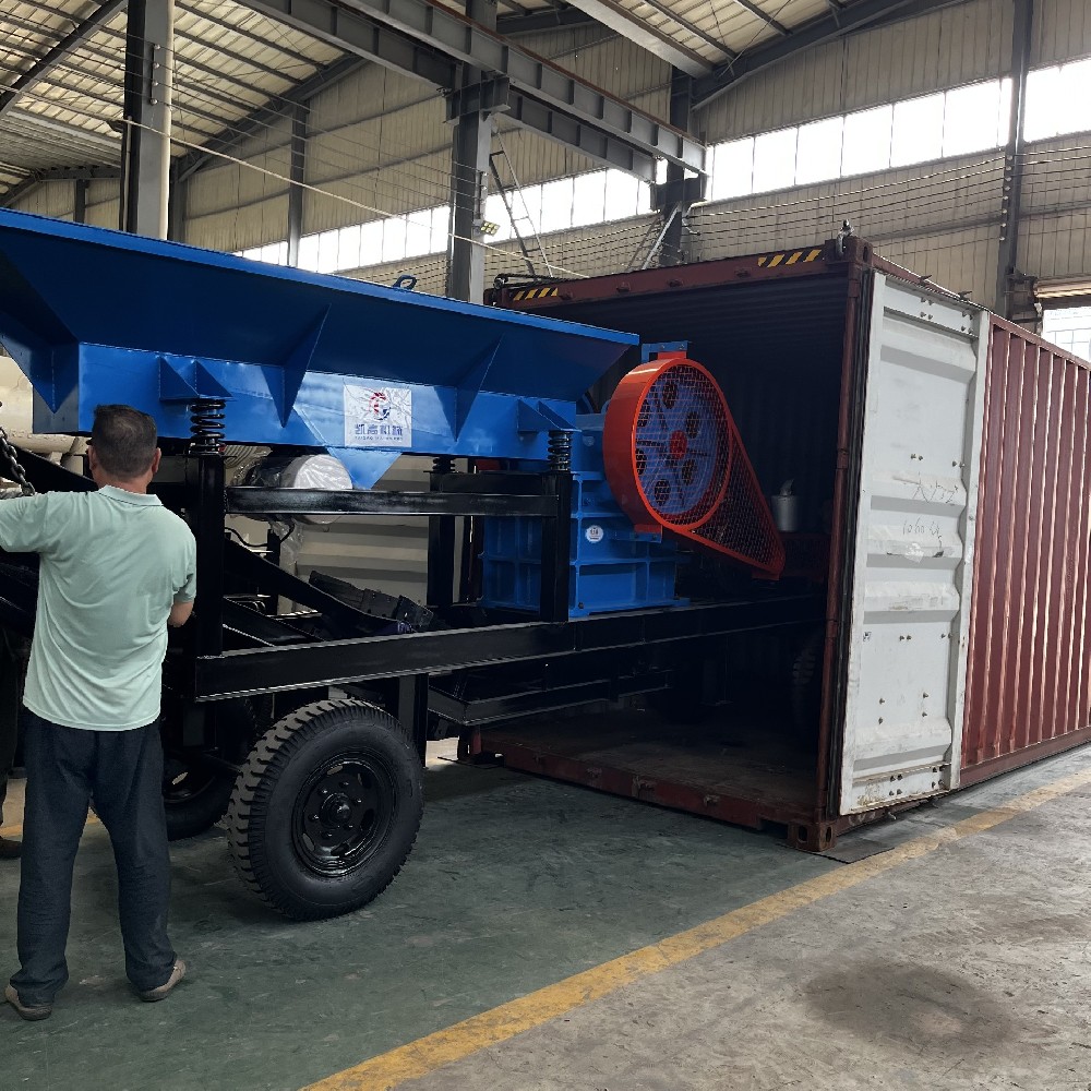 On-site inspection of the 300X500 mobile jaw crusher shipped by Kaigao Machinery to Kazakhstan